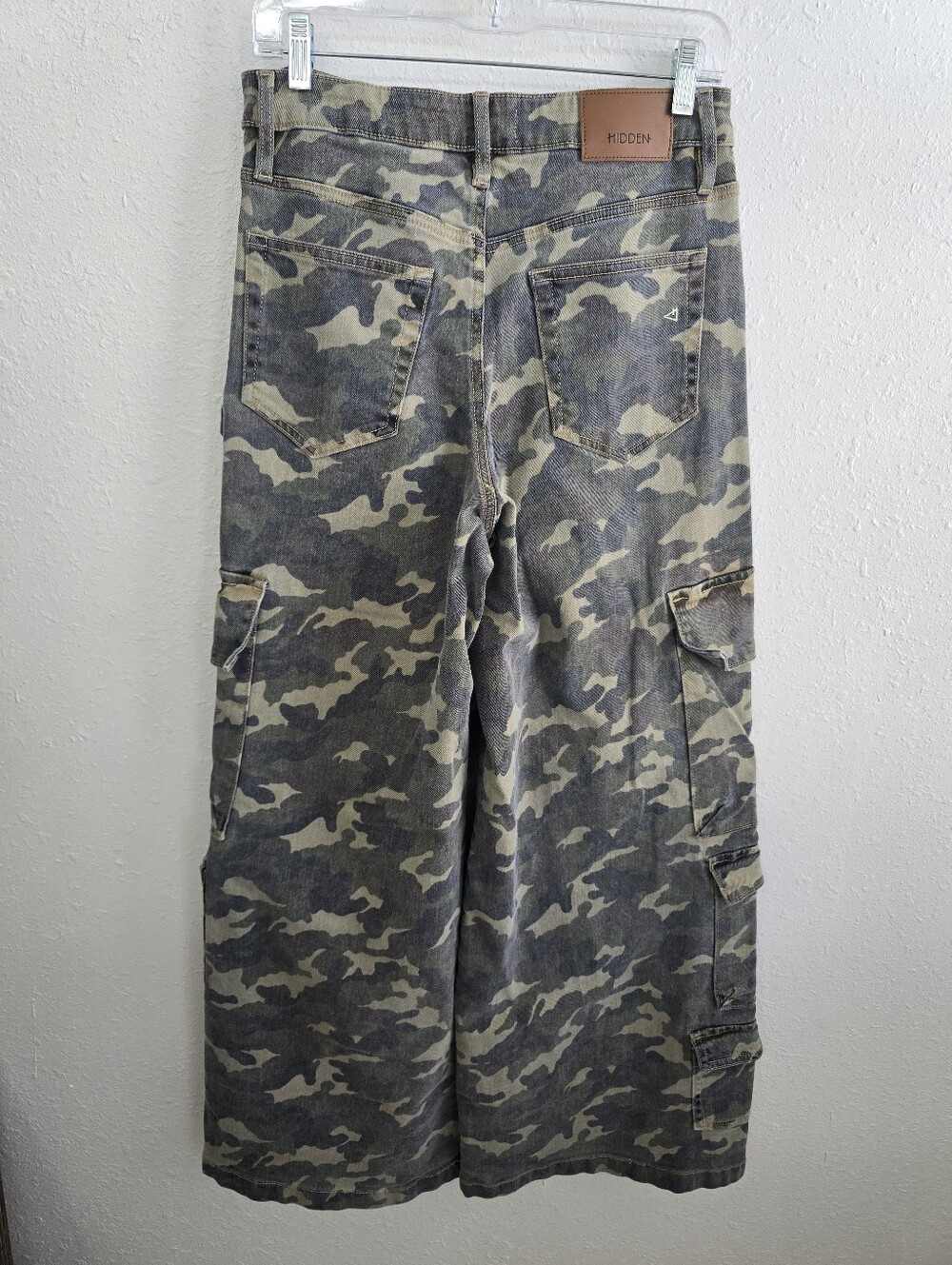 Hidden Premium Army Green Camo Wide Cargo Jeans Size 28 NWOT - Picture 10 of 11